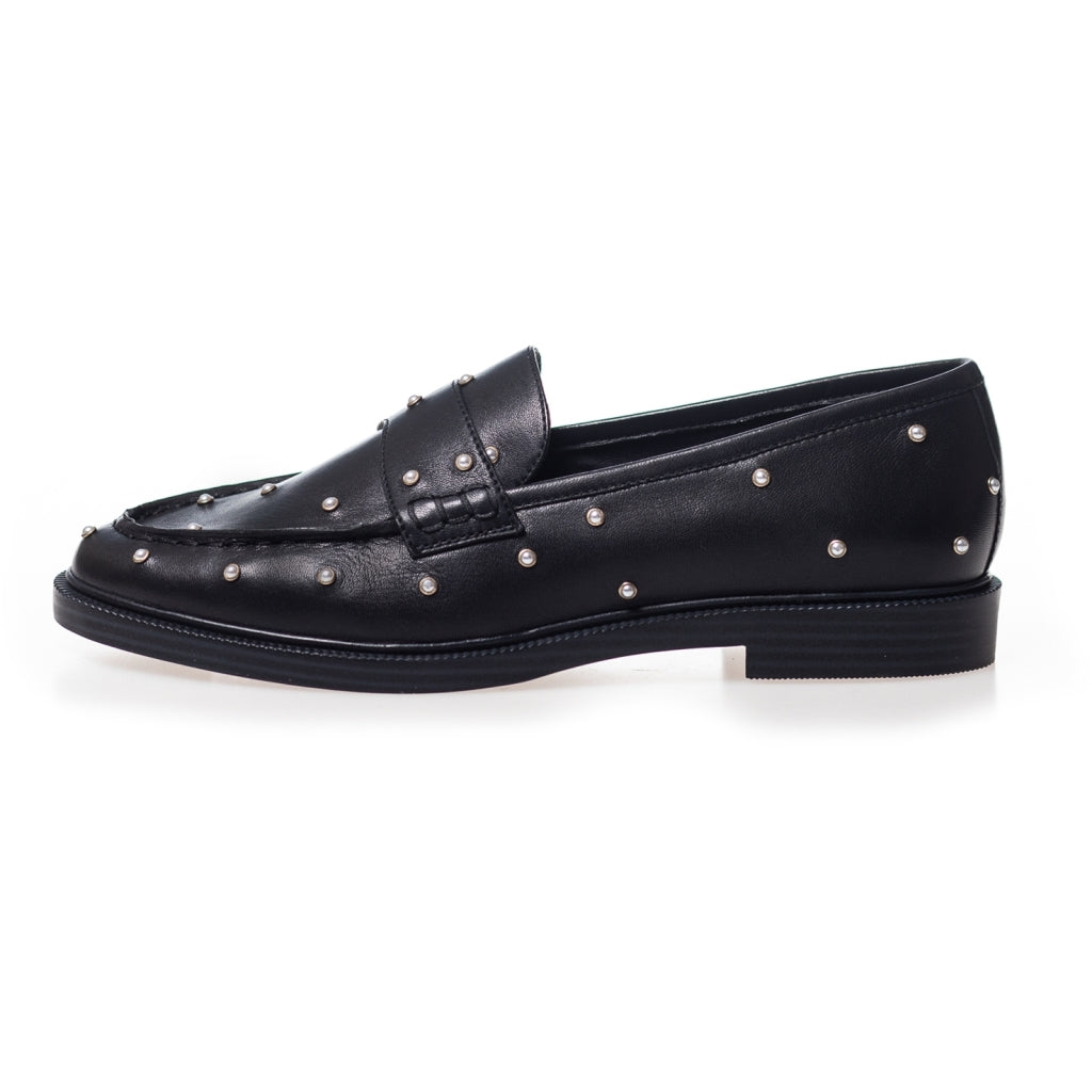 THE PEARL SHOE BLACK