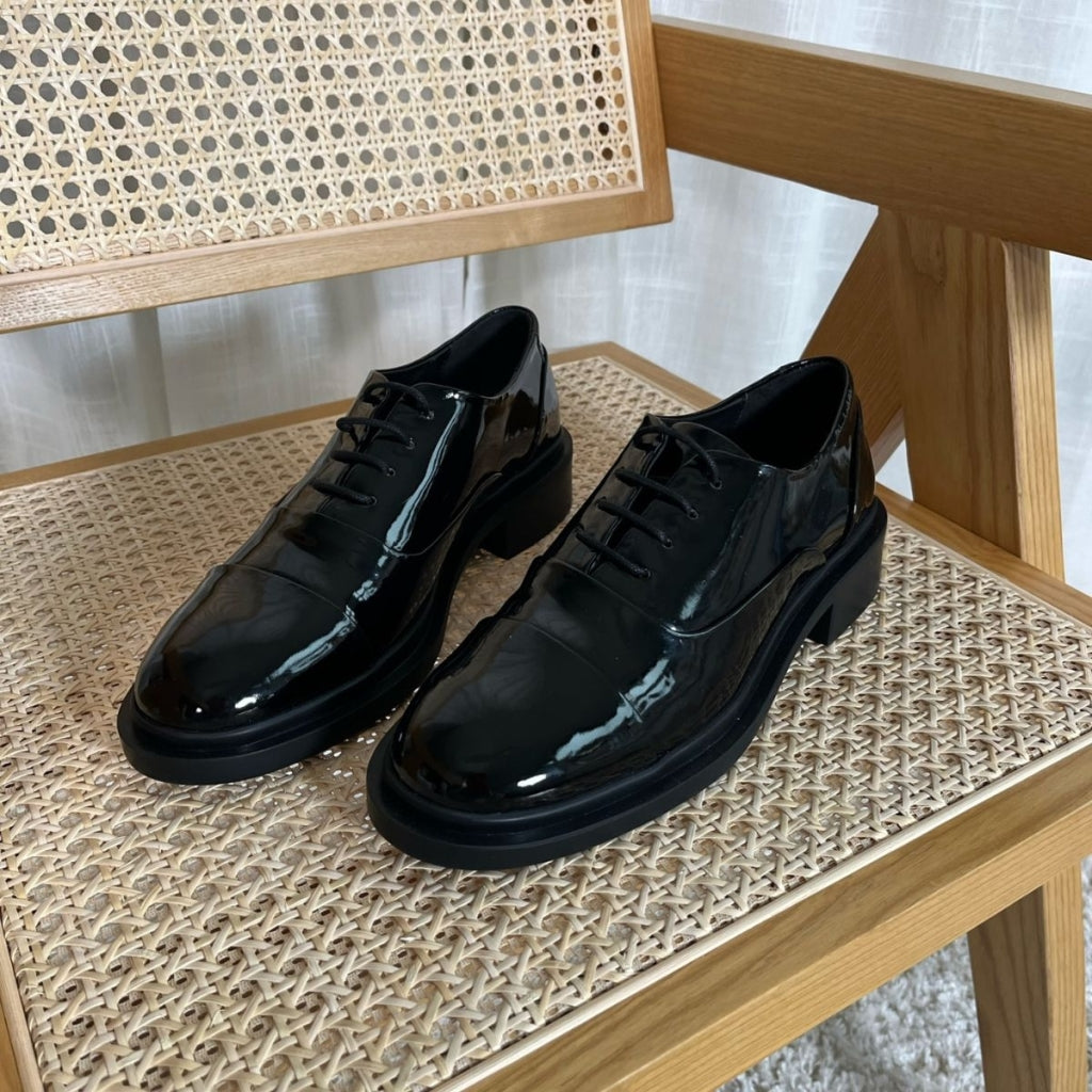 Black patent shoe on sale