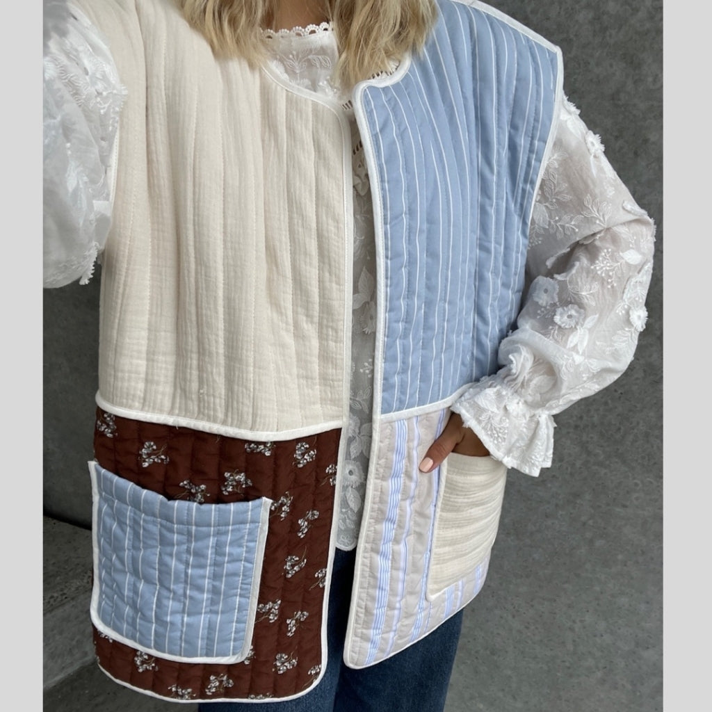 STORIES FROM THE ATELIER by COPENHAGENSHOES SPRING LOVE VEST CLOTHES 274 WHITE/BLUE/BROWN